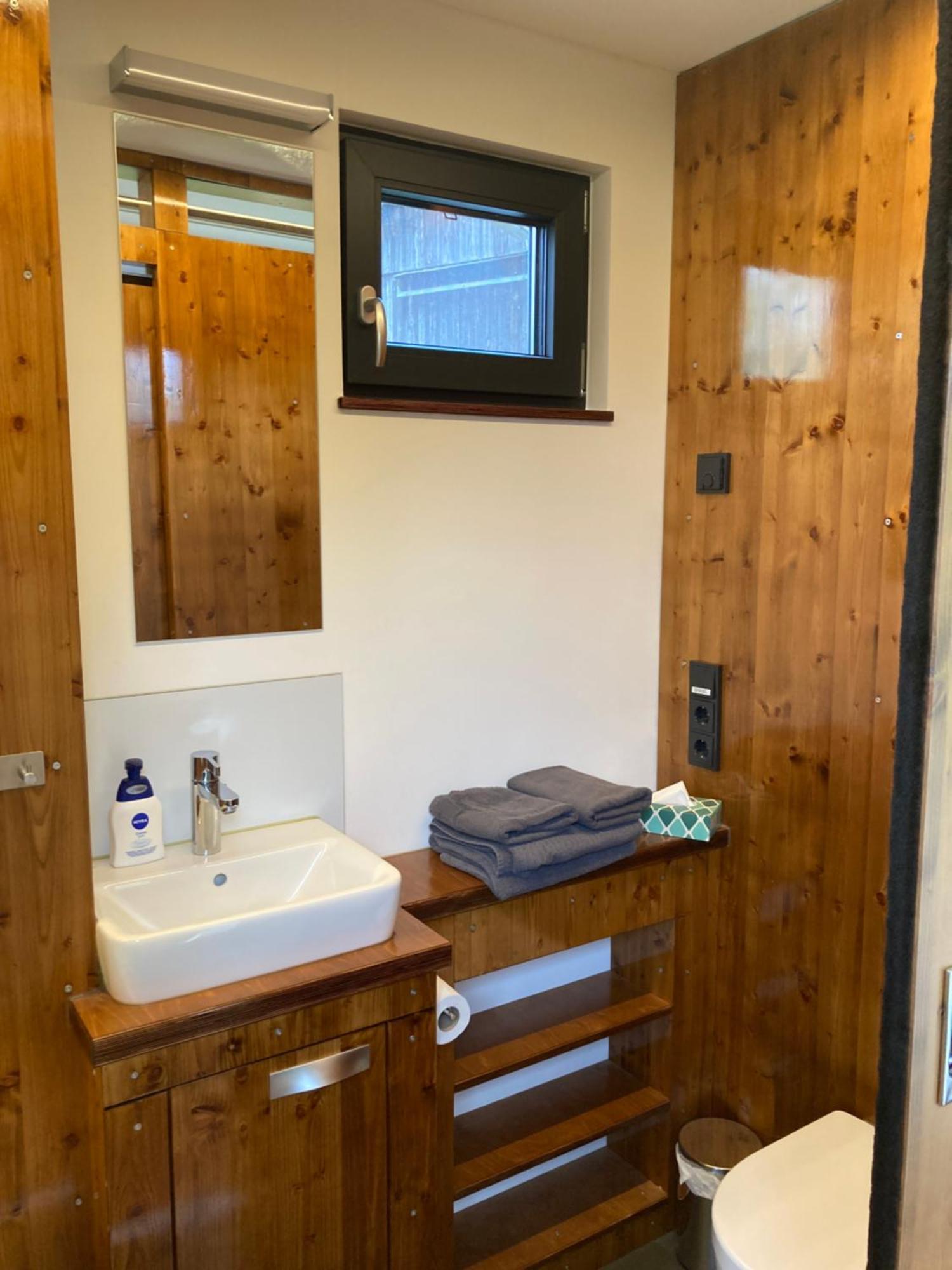 Tiny House Im Seecontainer Mit Parkplatz, Glasfaser, Netflix, Veranda Und Gehobener Ausstattung Кобург Экстерьер фото